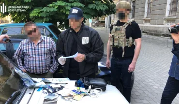 Неправомірна вигода у 2 000 доларів США та 10 тонн зерна – підполковник СБУ постане перед судом